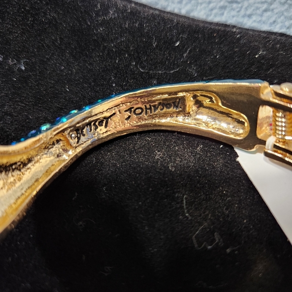 Betsey Johnson Mermaid Bracelet - Picture 6 of 6